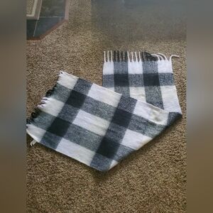 Checkered 68 In by 26 In Soft Scarf